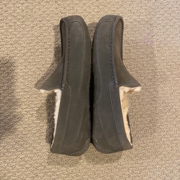 Ugg men's Ascot slipper US size 10. Burnt Olive Color - Picture 7 of 9